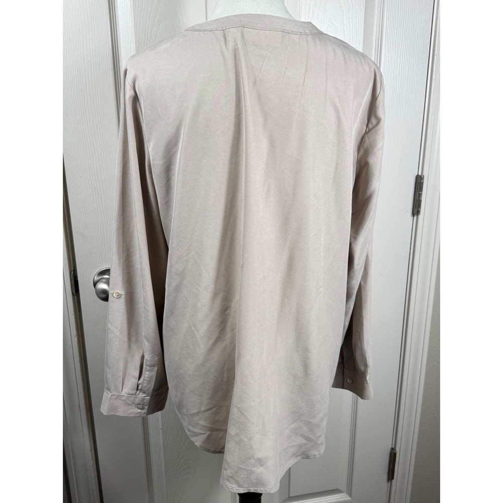 Chico's Women's Size 2 (L) Button Down Tunic Blouse Roll Tab Long Sleeve Beige - Picture 3 of 11